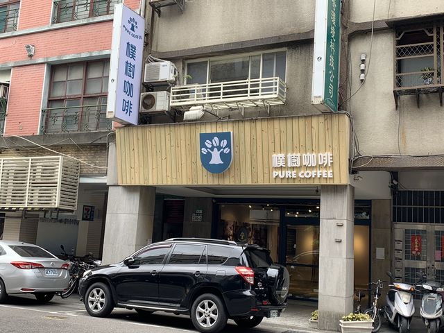 樸樹咖啡室外室內